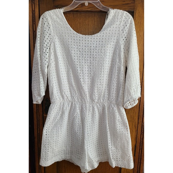Anthropologie Pants - Lilka Anthropologie White Eyelet Romper Open Back Tie 3/4 Sleeve Medium